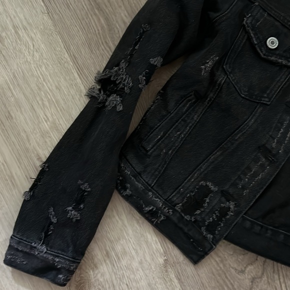 Queen Bee Denim - Picture 4 of 4